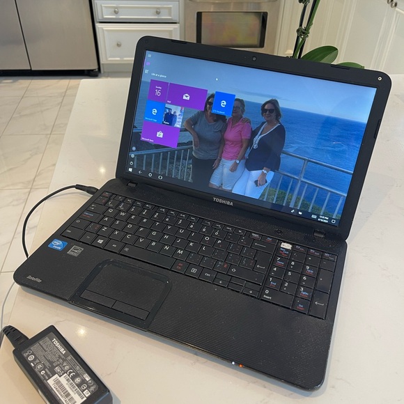 Toshiba laptop 🌷 - Picture 4 of 5